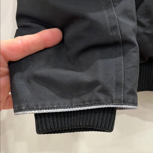 Canada Goose Black Kids Jacket with fur trim in very good gently worn condition - Picture 7 of 16